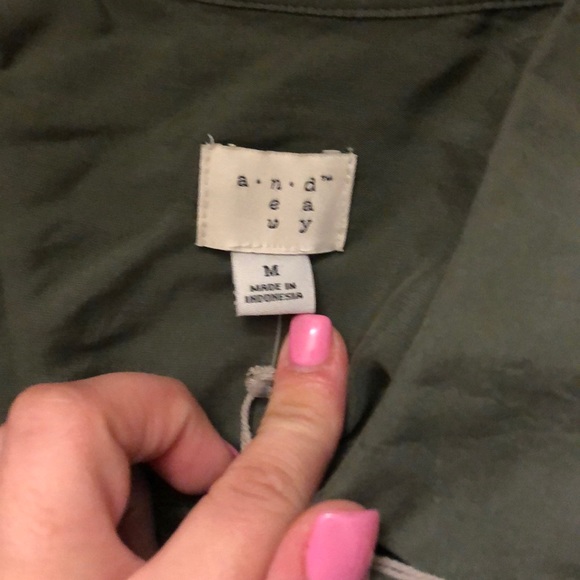 Green shirt - Picture 2 of 3